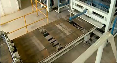 全自動(dòng)免燒磚機(jī)托板回收系統(tǒng) 全自動(dòng)免燒磚機(jī)托板回收系統(tǒng)