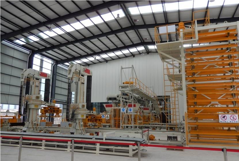 空心磚制磚機(jī)、多孔空心磚機(jī)客戶現(xiàn)場