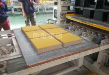 透水磚機(jī)械設(shè)備如何防止?jié)櫥彤a(chǎn)生泡沫？