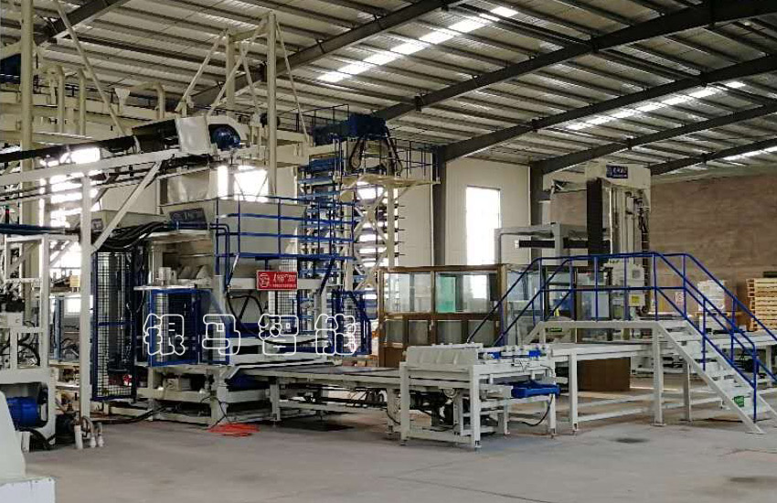 全自動(dòng)免燒成型機(jī):如何獲得生態(tài)環(huán)境的青睞?